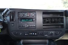 2022 GMC Savana RWD 3500 155' LT 15 Passenger - Photo 17