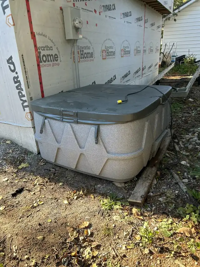 FREE-Plug and Play Hottub