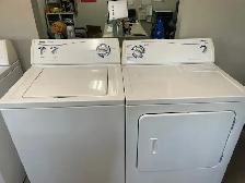 Laveuse sécheuse traditionnelles blanches Inglis