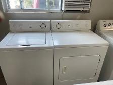 Laveuse sécheuse traditionnelles blanches Inglis