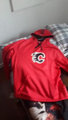 Brand new Calgary Flames hoodie - Photo 2