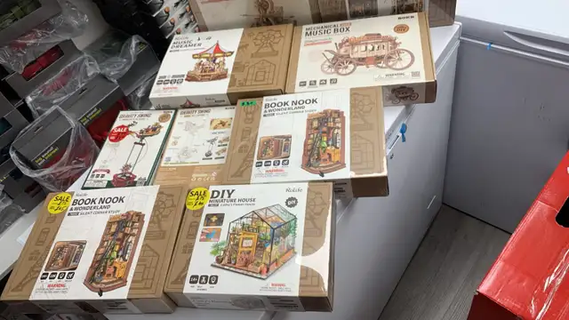 Rolife & ROKR DIY Wooden Puzzles, Book Nooks, Miniature Houses