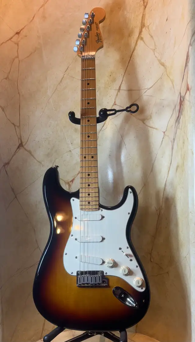 1988 Fender Stratocaster Plus - Mint - OHSC - Gold Lace Sensor