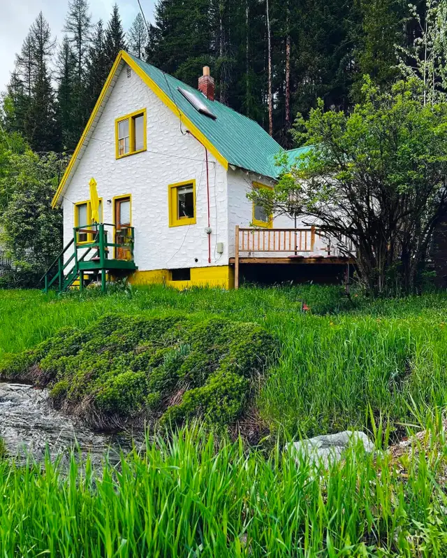 Lovely Turn-Key Mountain Home in Kimberley, BC | Ski Hill View