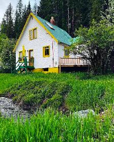 Lovely Turn-Key Mountain Home in Kimberley, BC | Ski Hill View