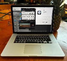 Apple MacBook Pro 15' PLUS SOFTWARE! - Photo 2