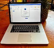 Apple MacBook Pro 15' PLUS SOFTWARE! - Photo 3