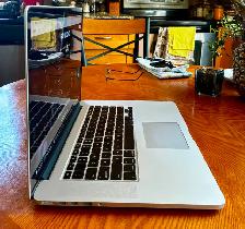 Apple MacBook Pro 15' PLUS SOFTWARE! - Photo 7
