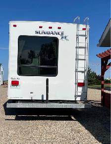 Sundance 5th wheel Camper - Photo 2