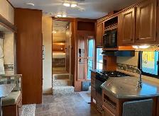 Sundance 5th wheel Camper - Photo 4