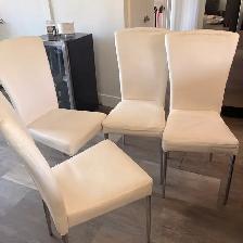 4 chaises blanches style contemporain