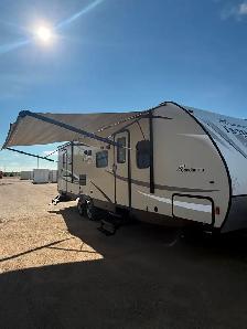 2017 Freedom Express 28 SE - Excellent Condition
