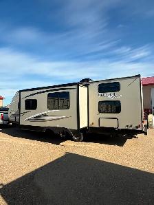 2017 Freedom Express 28 SE - Excellent Condition - Photo 2