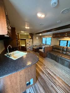 2017 Freedom Express 28 SE - Excellent Condition - Photo 4