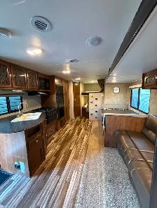 2017 Freedom Express 28 SE - Excellent Condition - Photo 5