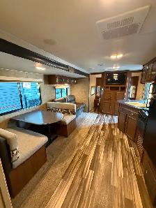 2017 Freedom Express 28 SE - Excellent Condition - Photo 7