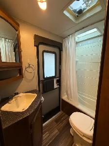 2017 Freedom Express 28 SE - Excellent Condition - Photo 8