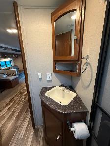 2017 Freedom Express 28 SE - Excellent Condition - Photo 9