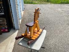MAGNIFIQUE CHEVAL À BASCULE POUR ENFANTS - Photo 9