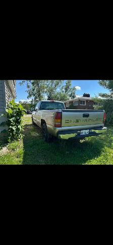 2001 Chevy Silverado 1500  read description - Photo 3