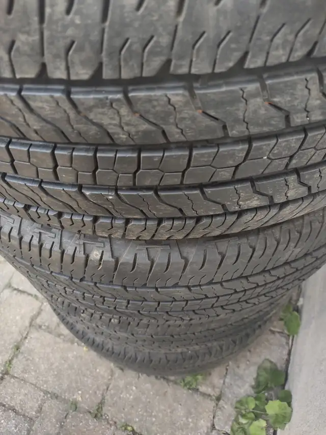 265-60R18x4 pneus été Goodyear Wangler Fortitude .Excellent état