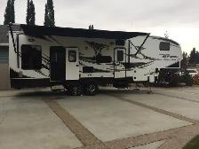 2011 Keystone Fuzion FZ302 Toyhauler RV
