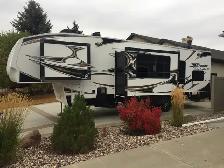 2011 Keystone Fuzion FZ302 Toyhauler RV - Photo 2