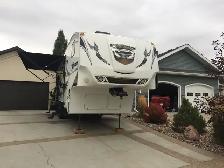 2011 Keystone Fuzion FZ302 Toyhauler RV - Photo 3