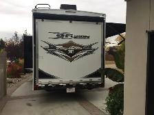 2011 Keystone Fuzion FZ302 Toyhauler RV - Photo 4