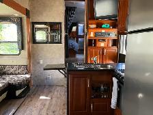 2011 Keystone Fuzion FZ302 Toyhauler RV - Photo 6