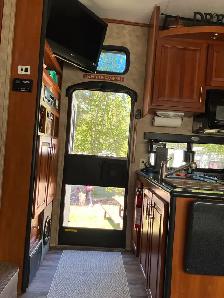 2011 Keystone Fuzion FZ302 Toyhauler RV - Photo 10