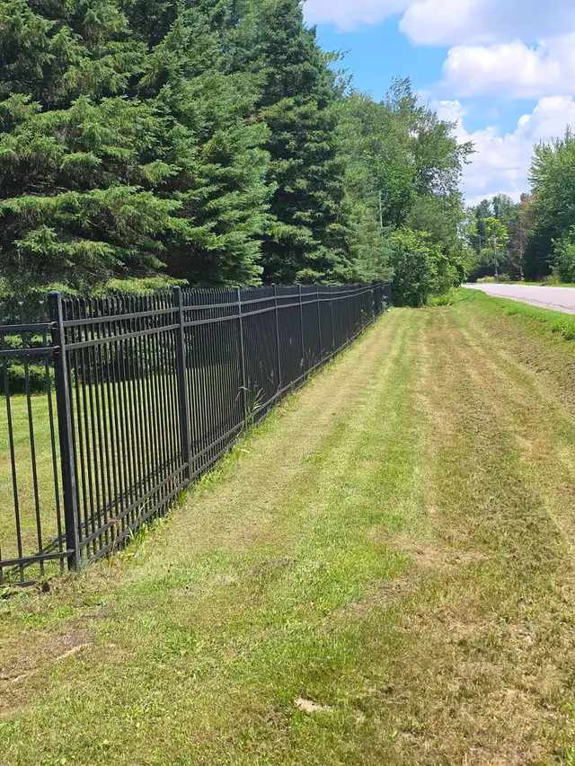 Metal fence with metal posts 13pc