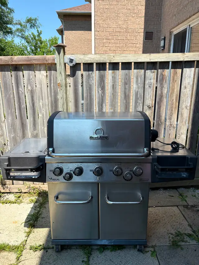 Broil King Natural Gas BBQ Grill