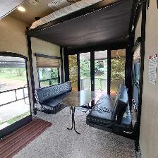 2015 Keystone Fuzion Toyhauler Fifthwheel - Photo 4