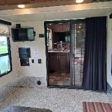 2015 Keystone Fuzion Toyhauler Fifthwheel - Photo 5