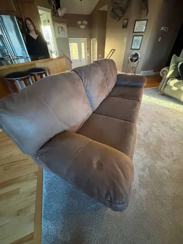 seude couch