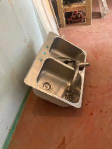 Kitchen sink with faucet