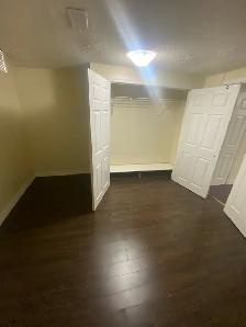 Spacious 2-Bedroom Lower Unit – Students Welcome! - Photo 4