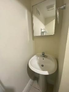 Spacious 2-Bedroom Lower Unit – Students Welcome! - Photo 7