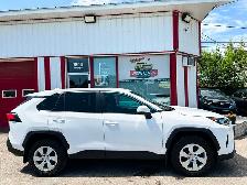 2022 Toyota RAV4 LE - Photo 4