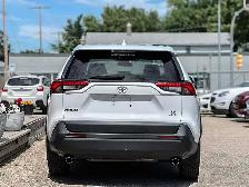 2022 Toyota RAV4 LE - Photo 6