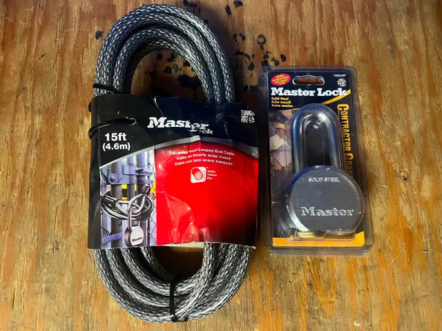 CADENAS ( MASTER LOCK ) NEUF JAMAIS SERVI ET CABLE EN ACIER $65