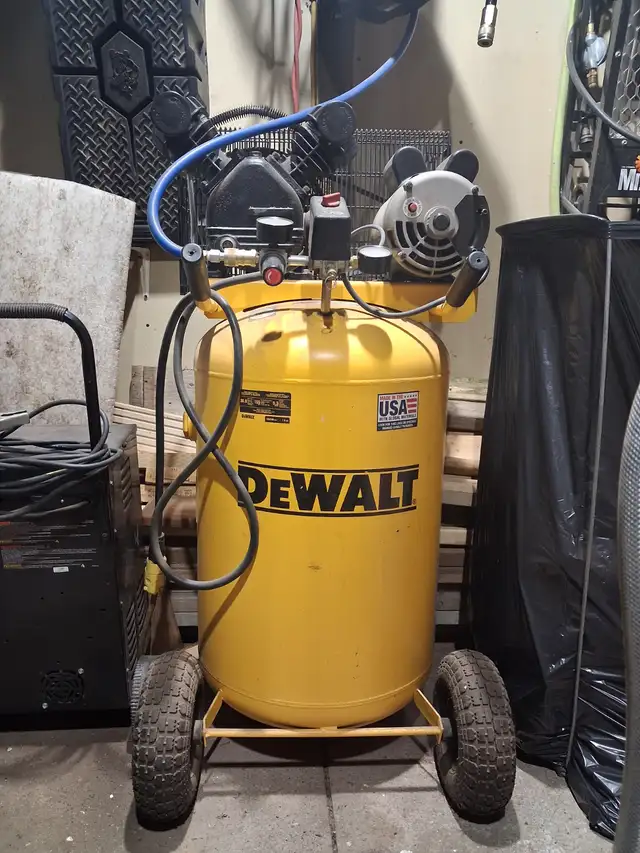 Dewalt 30 gallon air compressor excellent working condition