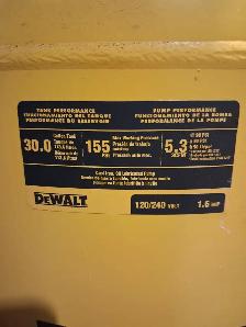 Dewalt 30 gallon air compressor excellent working condition - Photo 2