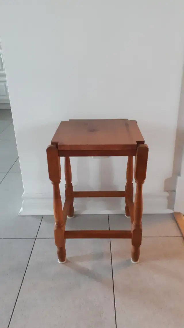 Table d'appoint en bois solide