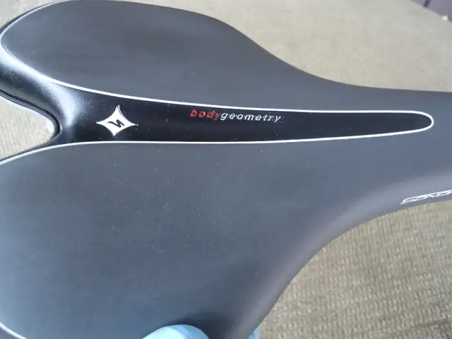 SPECIALIZED - Sonoma, Bike Seat like NEW
