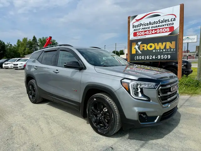2023 GMC Terrain AT4! AWD! LOW LOW KMS! CLEAN CARFAX! NEW MV