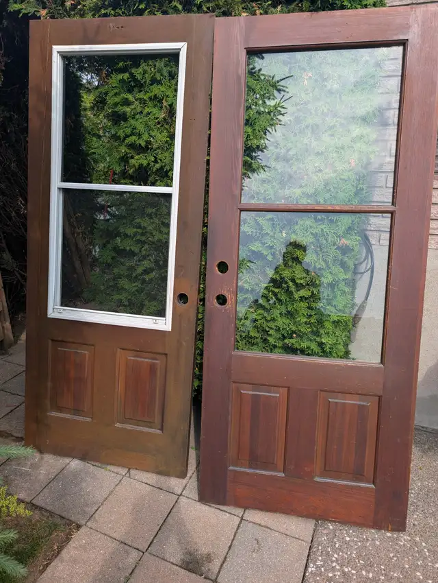Portes de cèdre