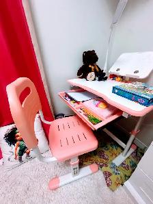 kids Desk and Chair set with LED desk lamp