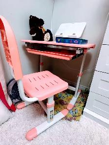 kids Desk and Chair set with LED desk lamp - Photo 3